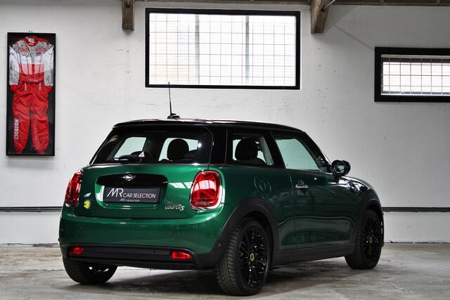 Mini Electric Classic 33 kWh | Adapt. Cruisecontrol | Verwarmd stuur | Camera | Apple Carplay | 17 inch | NL auto | Volledige historie | BTW |