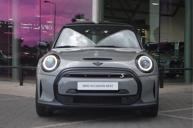 Mini Electric Classic / Panoramadak / Sportstoelen / Achteruitrijcamera / Cruise Control / LED / 16" LM Victory Spoke zwart