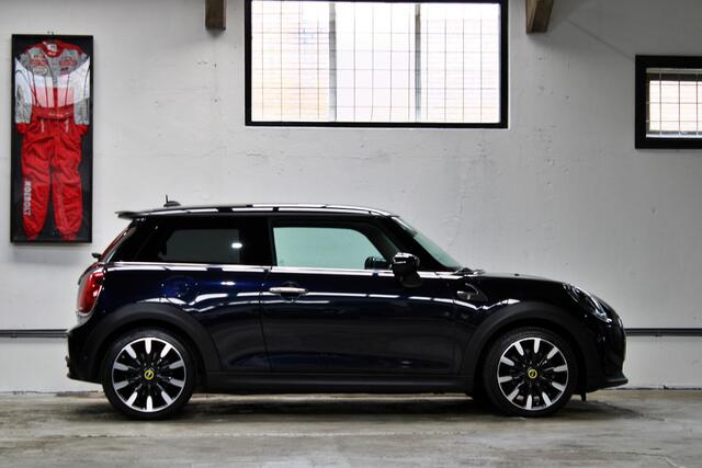 Mini Electric Resolute Edition 33 kWh | Parkeerassistent | Camera | Apple Carplay | Verwarmd stuur | SOH 98% | BTW |