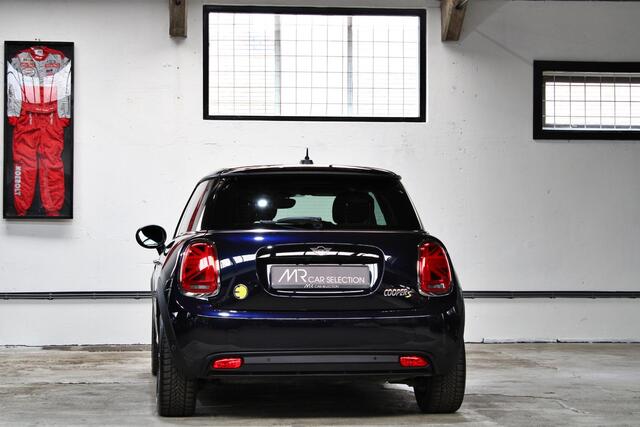 Mini Electric Resolute Edition 33 kWh | Parkeerassistent | Camera | Apple Carplay | Verwarmd stuur | SOH 98% | BTW |