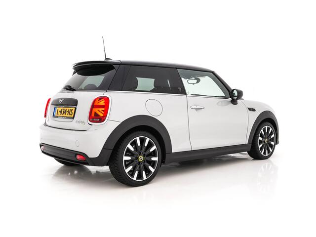 Mini Electric MINI Yours 33 kWh [3-Fase-11kW] {SoH-95%} (INCL-BTW) Aut. *HEATPUMP | LEATHER | HARMAN/KARDON | DIGI-COCKPIT | HEAD-UP | FULL-LED | NAVI-FULLMAP | HEATED-SPORTSEATS | DAB | CRUISE | KEYLESS | AMBIENTLIGHT | PRIVACY-GLASS | 17"ALU*