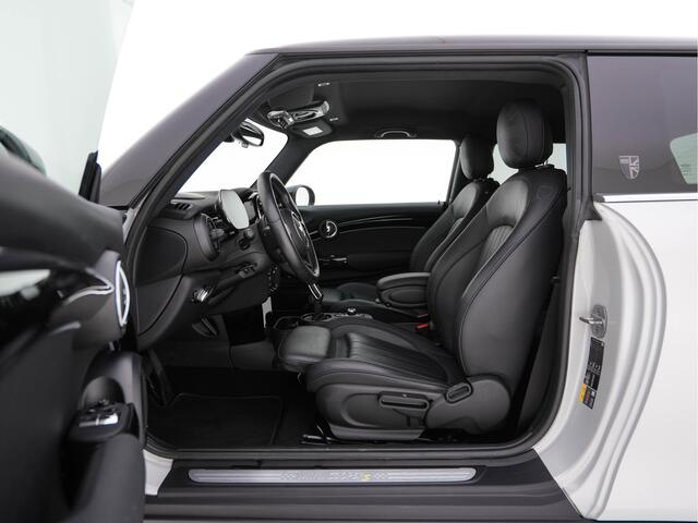 Mini Electric MINI Yours 33 kWh [3-Fase-11kW] {SoH-95%} (INCL-BTW) Aut. *HEATPUMP | LEATHER | HARMAN/KARDON | DIGI-COCKPIT | HEAD-UP | FULL-LED | NAVI-FULLMAP | HEATED-SPORTSEATS | DAB | CRUISE | KEYLESS | AMBIENTLIGHT | PRIVACY-GLASS | 17"ALU*