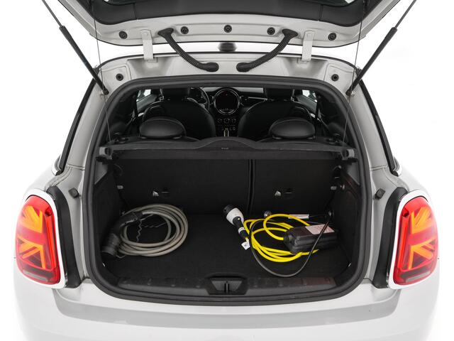 Mini Electric MINI Yours 33 kWh [3-Fase-11kW] {SoH-95%} (INCL-BTW) Aut. *HEATPUMP | LEATHER | HARMAN/KARDON | DIGI-COCKPIT | HEAD-UP | FULL-LED | NAVI-FULLMAP | HEATED-SPORTSEATS | DAB | CRUISE | KEYLESS | AMBIENTLIGHT | PRIVACY-GLASS | 17"ALU*