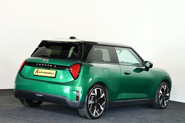 Mini Electric 3-Deurs Cooper SE Favoured XL 54.2 kWh HUD / Leder / Pano / H&K / ACC / 360 Cam
