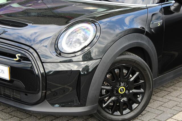 Mini Electric Classic / Sportstoelen / Comfort Access / Stoelverwarming / Cruise Control / 16" LM Victory Spoke zwart