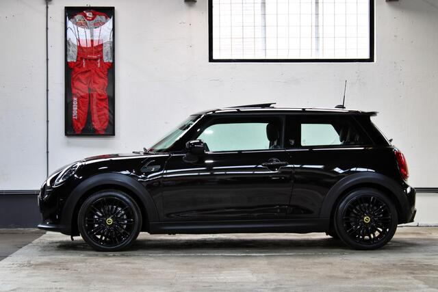 Mini Electric MINI Yours 33 kWh | SOH 97% | Panoramadak | Leder | Stuurwielverwarming