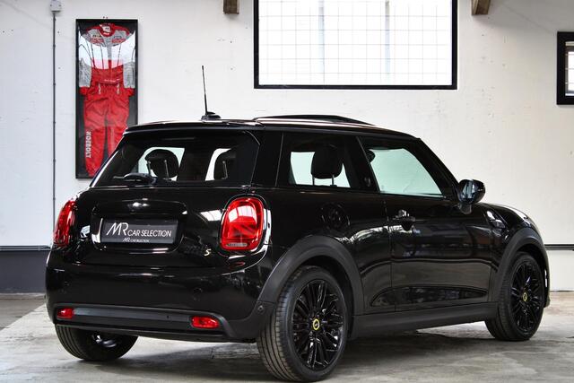 Mini Electric MINI Yours 33 kWh | SOH 97% | Panoramadak | Leder | Stuurwielverwarming