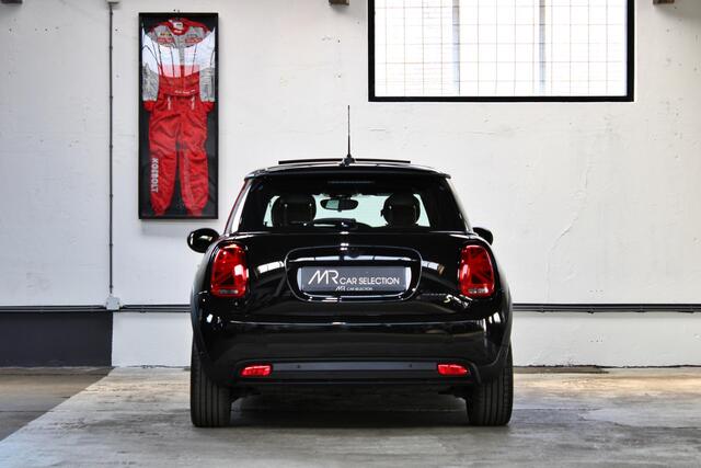 Mini Electric MINI Yours 33 kWh | SOH 97% | Panoramadak | Leder | Stuurwielverwarming