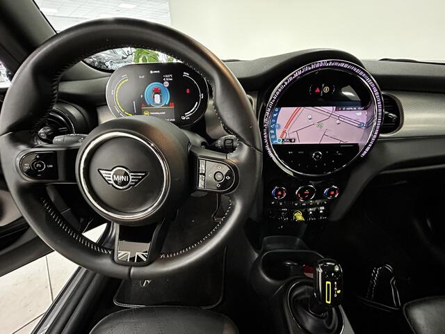 Mini Electric MINI Yours 33 kWh NAVIGATIE | PARKEERSENSOREN ACHTER | LICHTMETALEN VELGEN | CLIMATE CONTROL