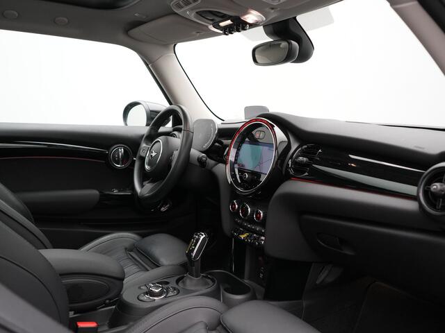 Mini Electric MINI Yours 32,6 kWh 184pk Dealer O.H. | Panodak | Head Up | Camera | Lederen Sportstoelen Verwarmd | Apple Carplay | Cruise Control | Navigatie | DAB |