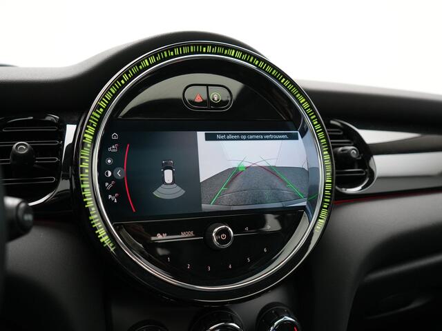 Mini Electric MINI Yours 32,6 kWh 184pk Dealer O.H. | Panodak | Head Up | Camera | Lederen Sportstoelen Verwarmd | Apple Carplay | Cruise Control | Navigatie | DAB |