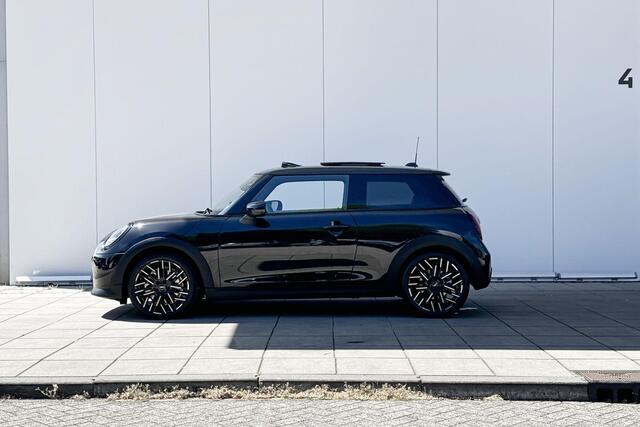 Mini John Cooper Works 3-deurs C Cooper M Stuurwielrand verwarming / Comfort Acces / Glazen Schuifdak / Getinte Ramen Achter / Binnen & Buitenspiegel Automatisch Dimmend / Led koplampen / Driving Assistant / Head Up Display / Stoelverwarming