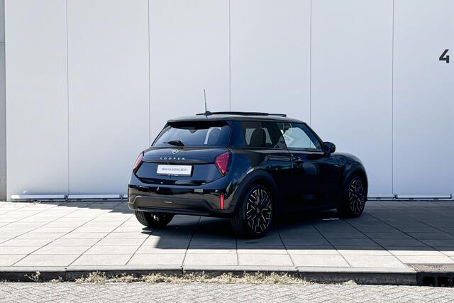 Mini John Cooper Works 3-deurs C Cooper M Stuurwielrand verwarming / Comfort Acces / Glazen Schuifdak / Getinte Ramen Achter / Binnen & Buitenspiegel Automatisch Dimmend / Led koplampen / Driving Assistant / Head Up Display / Stoelverwarming