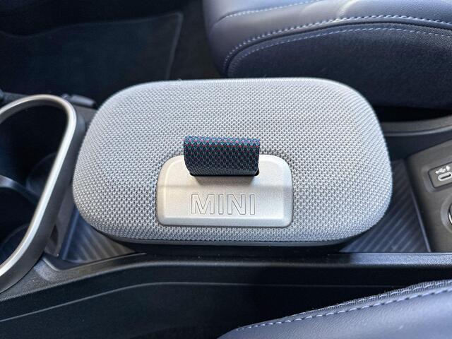 Mini John Cooper Works 3-deurs C Cooper M Stuurwielrand verwarming / Comfort Acces / Glazen Schuifdak / Getinte Ramen Achter / Binnen & Buitenspiegel Automatisch Dimmend / Led koplampen / Driving Assistant / Head Up Display / Stoelverwarming