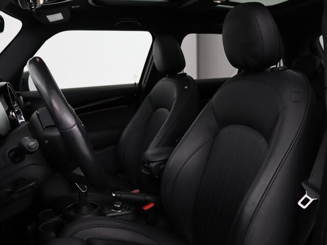 Mini John Cooper Works S 2.0 Cooper | Panoramadak | Stoelverwarming | Camera | Carplay | Full LED | Leder | Harman/Kardon | Climate control | Cruise control