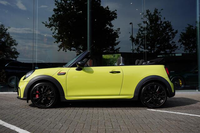 Mini John Cooper Works Mini Cabrio 2.0 Essential 231 PK Facelift 10 D.Km