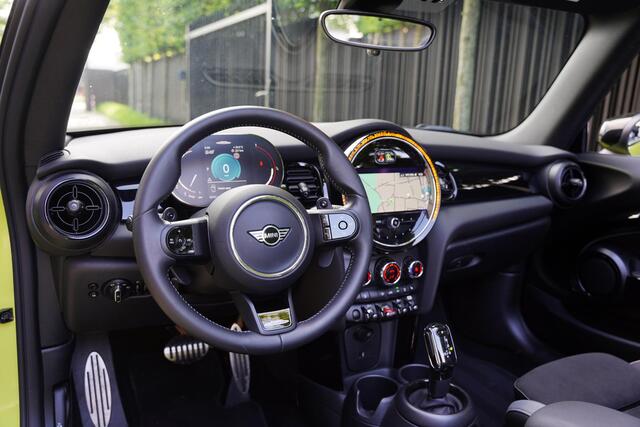 Mini John Cooper Works Mini Cabrio 2.0 Essential 231 PK Facelift 10 D.Km