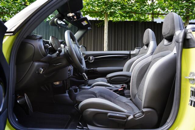 Mini John Cooper Works Mini Cabrio 2.0 Essential 231 PK Facelift 10 D.Km