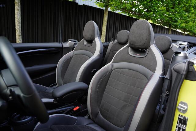 Mini John Cooper Works Mini Cabrio 2.0 Essential 231 PK Facelift 10 D.Km