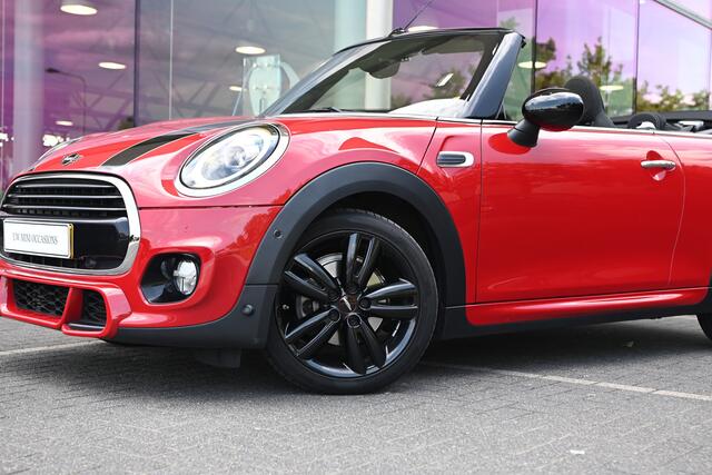 Mini John Cooper Works Cabrio JCW Automaat / Achteruitrijcamera / Comfort Access / Stoelverwarming / JCW Sport stoel / LED / Park Assistant / Harman-Kardon / Navigatie