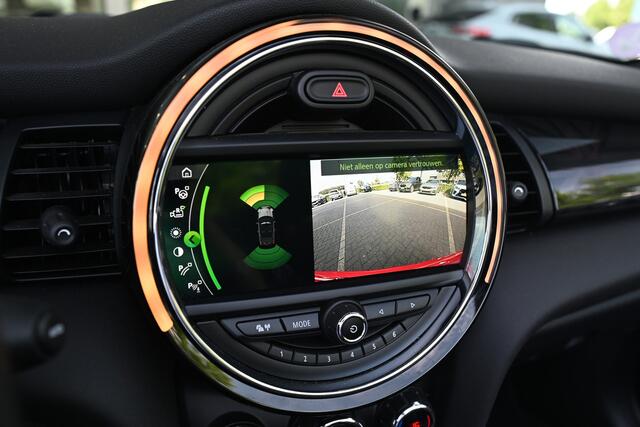 Mini John Cooper Works Cabrio JCW Automaat / Achteruitrijcamera / Comfort Access / Stoelverwarming / JCW Sport stoel / LED / Park Assistant / Harman-Kardon / Navigatie