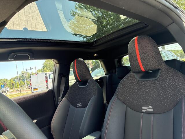 Mini John Cooper Works Mini E Cooper M 40.7 kWh GARANTIE 8-27| Panorama-dak | Head-up display | Stoelverwarming | Full-LED | Keyless | Navigatie