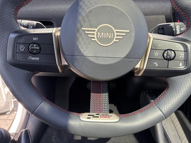Mini John Cooper Works Mini E Cooper M 40.7 kWh GARANTIE 8-27| Panorama-dak | Head-up display | Stoelverwarming | Full-LED | Keyless | Navigatie