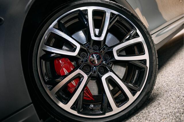 Mini John Cooper Works Mini 2.0 JCW Pack | Head-up | Stoelverwarming | Pano | Leder |