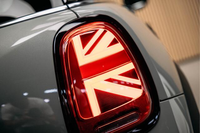 Mini John Cooper Works Mini 2.0 JCW Pack | Head-up | Stoelverwarming | Pano | Leder |