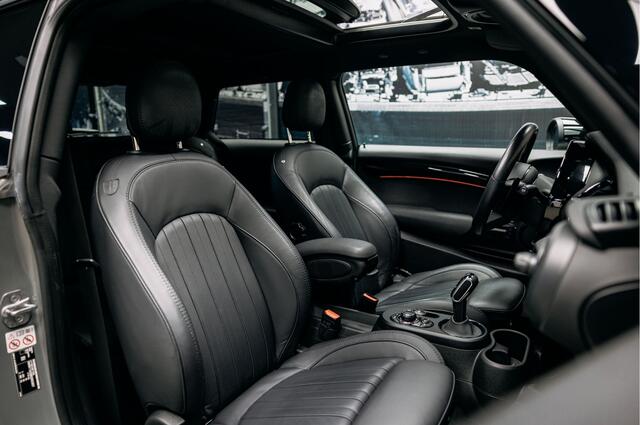 Mini John Cooper Works Mini 2.0 JCW Pack | Head-up | Stoelverwarming | Pano | Leder |