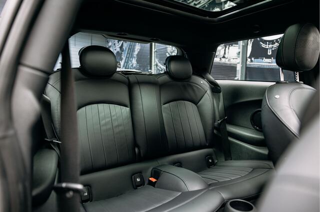 Mini John Cooper Works Mini 2.0 JCW Pack | Head-up | Stoelverwarming | Pano | Leder |