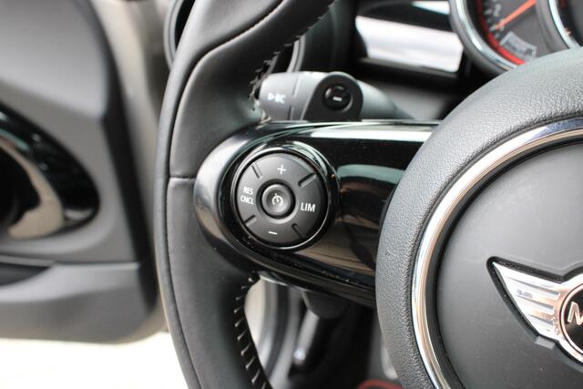 Mini John Cooper Works Mini 2.0 Chili Melting Silver | 231 PK | Pano | Yours Leder | Comfort Access | Camera | Black Trim | Union Jack | Dealer Onderhouden | LED