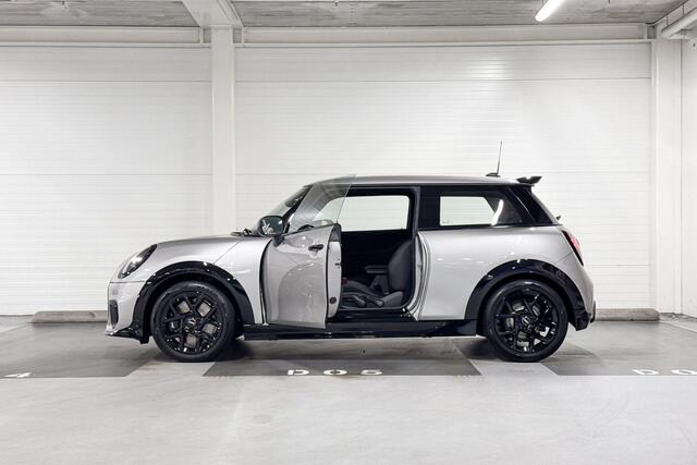 Mini John Cooper Works 3-deurs C Cooper | John Cooper Works uitvoering | 17" JCW Sprint Spoke Black