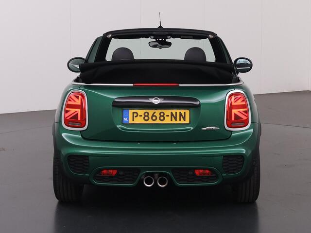 Mini John Cooper Works Mini Cabrio 2.0 Chili | 231pk | Harman/Kardon | Adaptieve Cruise Control | Sfeerverlichting | Sportstoelen | Union Jack Achterlichten | HUD | Groot Navigatie |