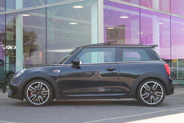 Mini John Cooper Works Hatchback Chili Automaat / Panoramadak / Achteruitrijcamera / Adaptieve LED / Active Cruise Control / Comfort Access / Head-Up / Adaptief onderstel