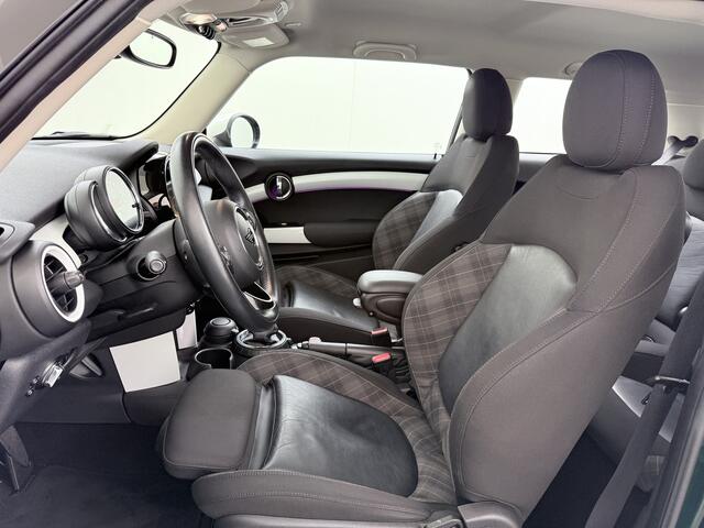 Mini John Cooper Works Mini 1.5 Chili JCW Business Turbo 136pk 1/2 Leer+Sportstoel+Verwarmd 17" Dual-ECC LED Mini-Driving-Modes PDC Teleservice Voetgangersbesch. EURO 6 Keurige Mini! slechts 47 euro wegenbelasting