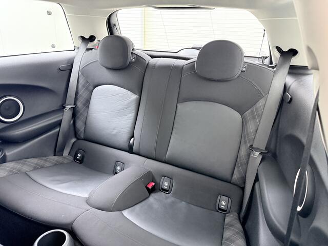 Mini John Cooper Works Mini 1.5 Chili JCW Business Turbo 136pk 1/2 Leer+Sportstoel+Verwarmd 17" Dual-ECC LED Mini-Driving-Modes PDC Teleservice Voetgangersbesch. EURO 6 Keurige Mini! slechts 47 euro wegenbelasting