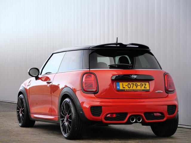 Mini John Cooper Works Mini 2.0 Chili 232 Pk Automaat DAB / Navigatie / 18 inch / Camera / Winterpakket