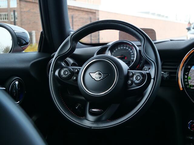 Mini John Cooper Works Mini 2.0 Chili 232 Pk Automaat DAB / Navigatie / 18 inch / Camera / Winterpakket