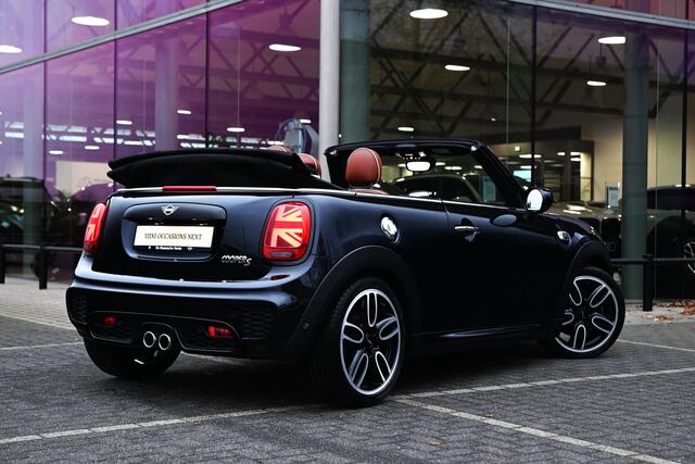 Mini John Cooper Works Cabrio S JCW Automaat / Achteruitrijcamera / Comfort Access / LED / Harman-Kardon / Park Assistant / Stoelverwarming