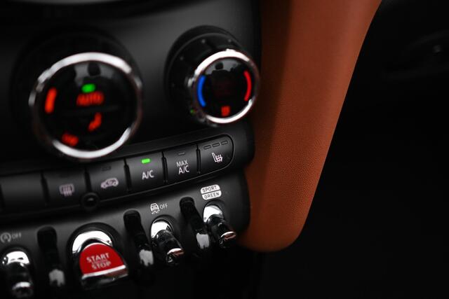 Mini John Cooper Works Cabrio S JCW Automaat / Achteruitrijcamera / Comfort Access / LED / Harman-Kardon / Park Assistant / Stoelverwarming