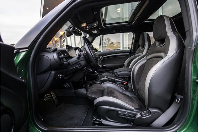 Mini John Cooper Works Mini 2.0 JCW Pack | Pano | Camera