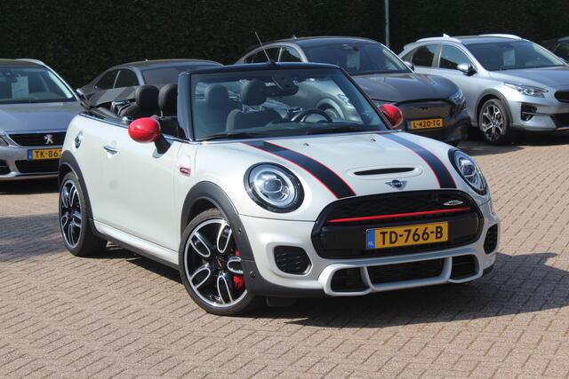 Mini John Cooper Works Mini Cabrio 2.0 Chili / Full options / Camera / JCW Package / Head-up display / DAB / Harman Kardon