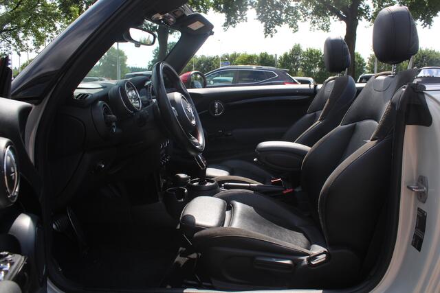 Mini John Cooper Works Mini Cabrio 2.0 Chili / Full options / Camera / JCW Package / Head-up display / DAB / Harman Kardon