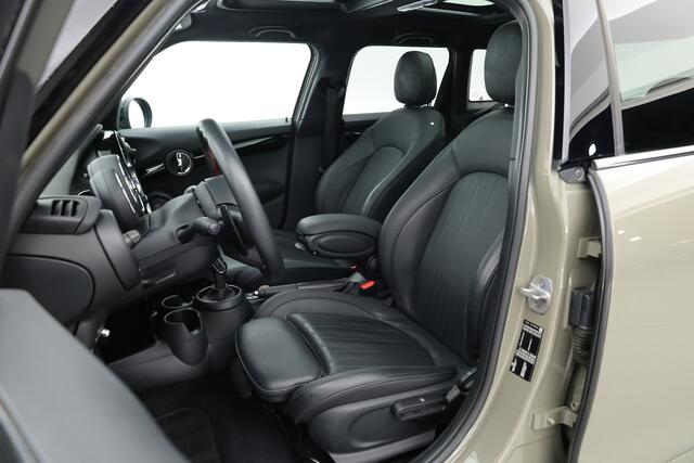 Mini John Cooper Works Mini 2.0 S Hammersmith JCW (Orig. NL) | Pano | HUD | Harman Kardon | Adapt. Cruise | Stoelverw. | Leder | PDC | Nav + App.connect | V