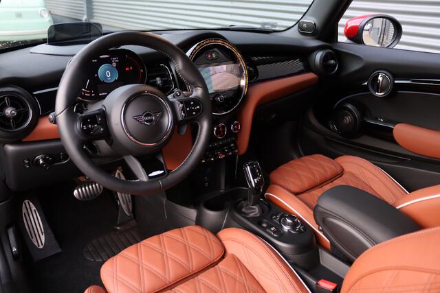 Mini John Cooper Works Mini Cabrio 2.0 231PK JCW Pack Chester Leder/Camera/Keyless/Head-up/HK/Navi+/ACC/Virtual Cockpit/18"