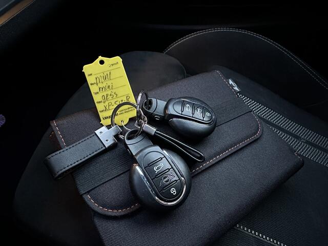 Mini John Cooper Works Mini 1.5 Cooper | Nieuw Binnen | Navigatie | LED | JCW | APK 22-02-2027 |