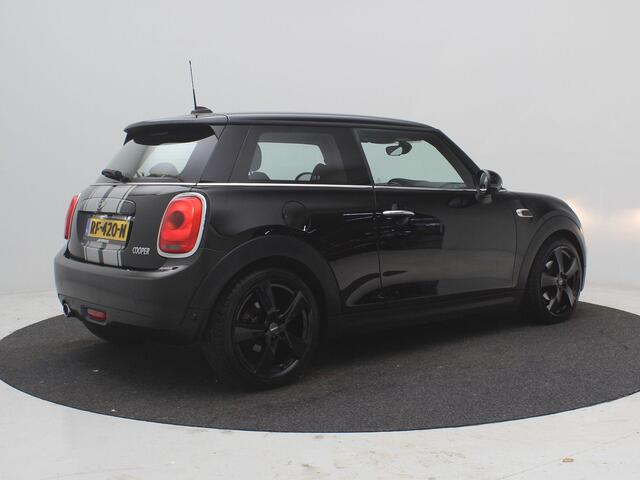 Mini John Cooper Works Mini 1.5 Business JCW / Navigatie / Cruise Control / All Seasonbanden / John Cooper Works Uitgevoerd / Airco Climate Control / LMV / Onderhoudshistorie Bekend / NL auto /