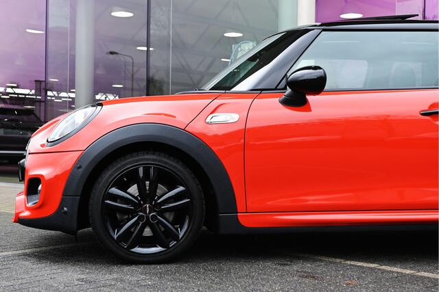 Mini John Cooper Works Hatchback S JCW Automaat / Panoramadak / LED / Harman-Kardon / Park Assistant / Comfortstoelen / Comfort Access / Head-Up / Stoelverwarming