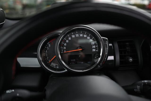 Mini John Cooper Works Hatchback S JCW Automaat / Panoramadak / LED / Harman-Kardon / Park Assistant / Comfortstoelen / Comfort Access / Head-Up / Stoelverwarming